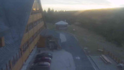 Parkoviště a hlavní vchod