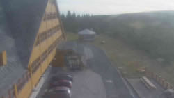 Parkoviště a hlavní vchod