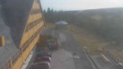 Parkoviště a hlavní vchod