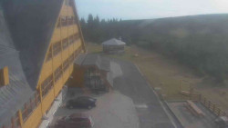 Parkoviště a hlavní vchod