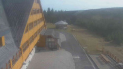 Parkoviště a hlavní vchod