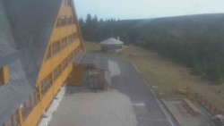 Parkoviště a hlavní vchod