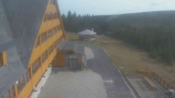 Parkoviště a hlavní vchod