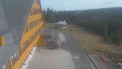 Parkoviště a hlavní vchod