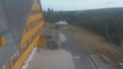 Parkoviště a hlavní vchod