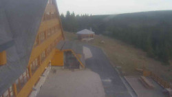 Parkoviště a hlavní vchod