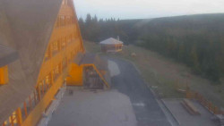 Parkoviště a hlavní vchod