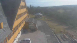 Parkoviště a hlavní vchod