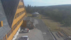 Parkoviště a hlavní vchod