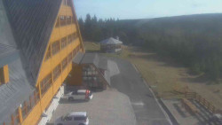 Parkoviště a hlavní vchod