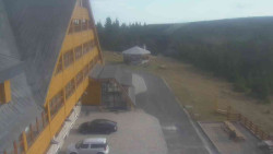 Parkoviště a hlavní vchod