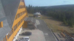 Parkoviště a hlavní vchod