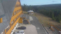 Parkoviště a hlavní vchod