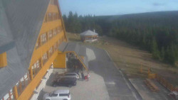 Parkoviště a hlavní vchod