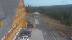 Parkoviště a hlavní vchod