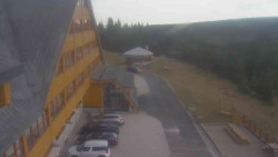 Parkoviště a hlavní vchod