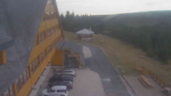 Parkoviště a hlavní vchod