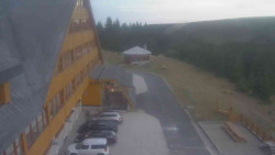 Parkoviště a hlavní vchod