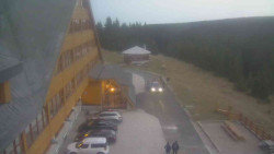 Parkoviště a hlavní vchod