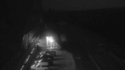 Parkoviště a hlavní vchod