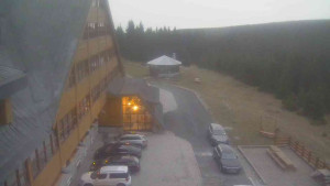 Sporthotel Kurzovní - Parkoviště a hlavní vchod - 15.11.2025 v 06:50 Sporthotel Kurzovní - Parkoviště a hlavní vchod - 15.11.2025 v 06:50