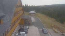 Parkoviště a hlavní vchod