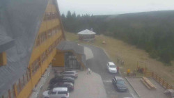 Parkoviště a hlavní vchod