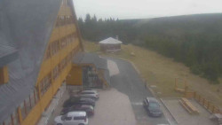 Parkoviště a hlavní vchod