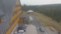 Parkoviště a hlavní vchod