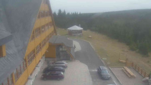 Sporthotel Kurzovní - Parkoviště a hlavní vchod - 15.11.2025 v 10:05 Sporthotel Kurzovní - Parkoviště a hlavní vchod - 15.11.2025 v 10:05