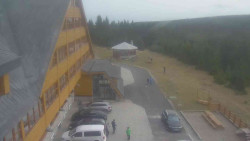 Parkoviště a hlavní vchod