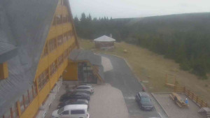 Sporthotel Kurzovní - Parkoviště a hlavní vchod - 15.11.2025 v 11:15 Sporthotel Kurzovní - Parkoviště a hlavní vchod - 15.11.2025 v 11:15