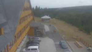 Sporthotel Kurzovní - Parkoviště a hlavní vchod - 15.11.2025 v 11:40 Sporthotel Kurzovní - Parkoviště a hlavní vchod - 15.11.2025 v 11:40