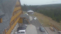 Parkoviště a hlavní vchod