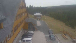 Sporthotel Kurzovní - Parkoviště a hlavní vchod - 15.11.2025 v 13:20 Sporthotel Kurzovní - Parkoviště a hlavní vchod - 15.11.2025 v 13:20