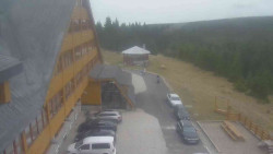 Parkoviště a hlavní vchod