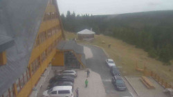 Parkoviště a hlavní vchod