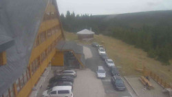 Parkoviště a hlavní vchod