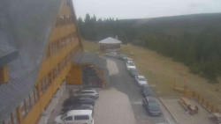 Parkoviště a hlavní vchod