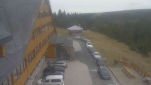 Sporthotel Kurzovní - Parkoviště a hlavní vchod - 15.11.2025 v 14:55 Sporthotel Kurzovní - Parkoviště a hlavní vchod - 15.11.2025 v 14:55