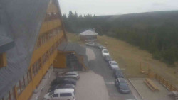 Parkoviště a hlavní vchod