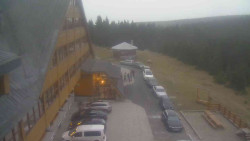 Parkoviště a hlavní vchod