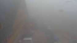 Parkoviště a hlavní vchod