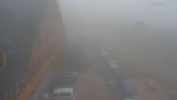 Parkoviště a hlavní vchod