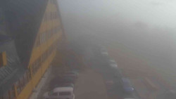 Parkoviště a hlavní vchod