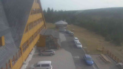 Parkoviště a hlavní vchod