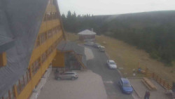 Parkoviště a hlavní vchod