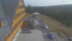 Parkoviště a hlavní vchod