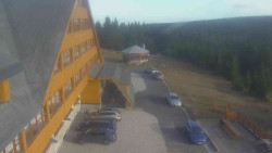 Parkoviště a hlavní vchod