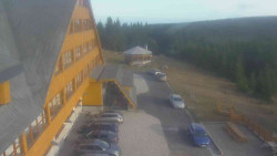 Parkoviště a hlavní vchod